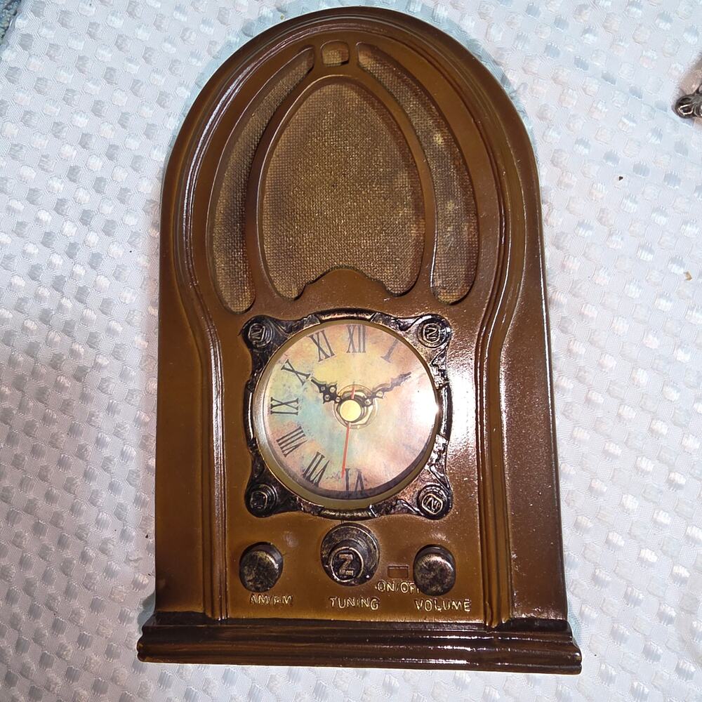 HOME INTERIORS & GIFTS FAUX CLOCK RADIO
